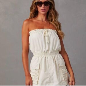 SKYLAR ROSE Romana strapless drawstring romper in cream
SIZE MEDIUM